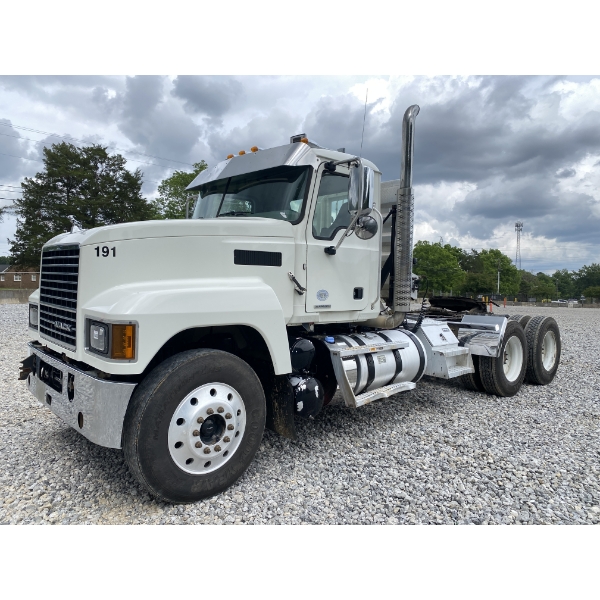 2019 MACK PI64T Day Cab Truck