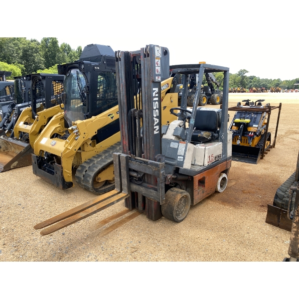 NISSAN 15 Forklift - Mast