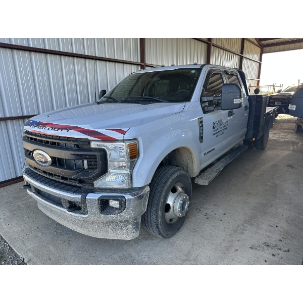 2022 FORD F350 XL Flatbed Truck