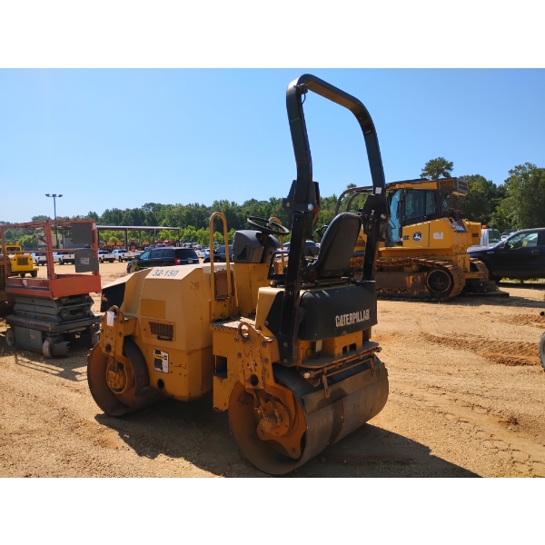 2011 CAT CB24 Roller