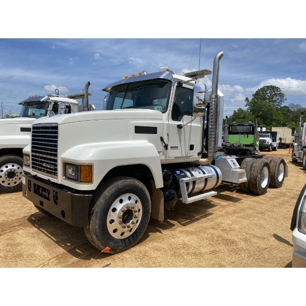 2019 MACK PI64T Day Cab Truck