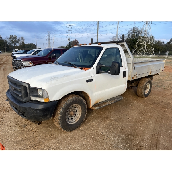 2003 FORD F350 XL Flatbed Truck