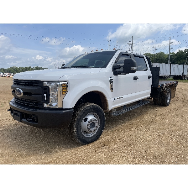 2019 FORD F350 XL Flatbed Truck