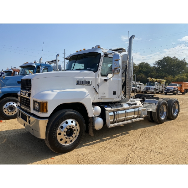 2021 MACK PI64T Day Cab Truck