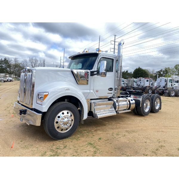 2026 KENWORTH W990 Day Cab Truck