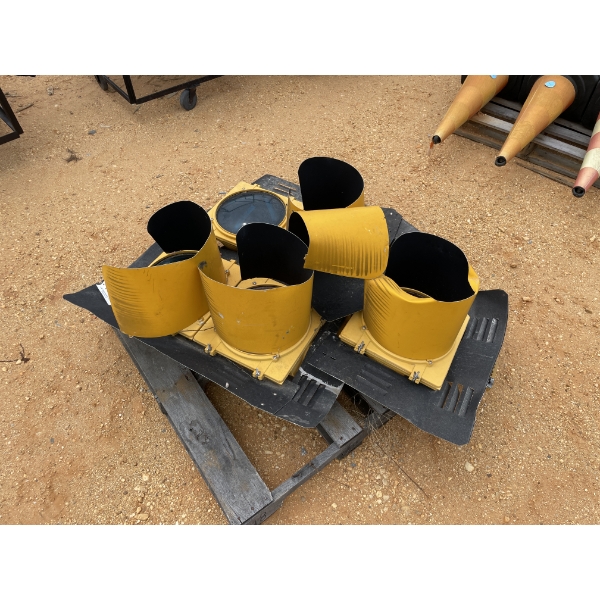 TRAFFIC LIGHTS, GREEN, YELLOW, RED (2 EACH)