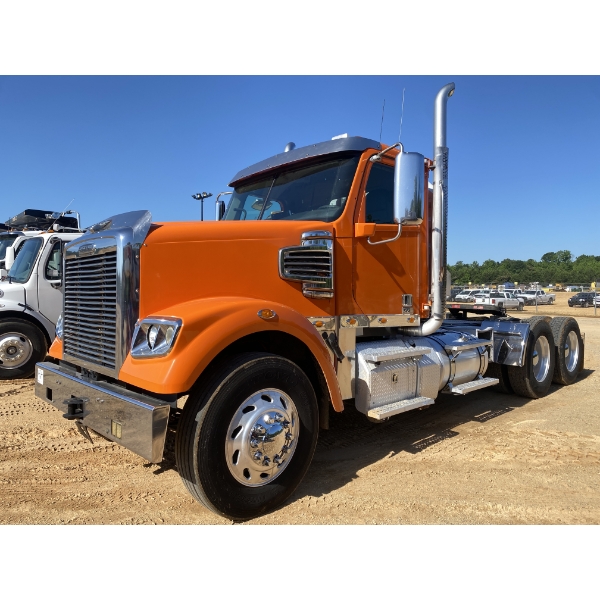 2017 FREIGHTLINER 122SD Day Cab Truck
