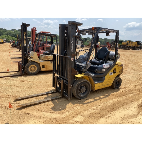 2013 KOMATSU FG25T-16 Forklift - Mast