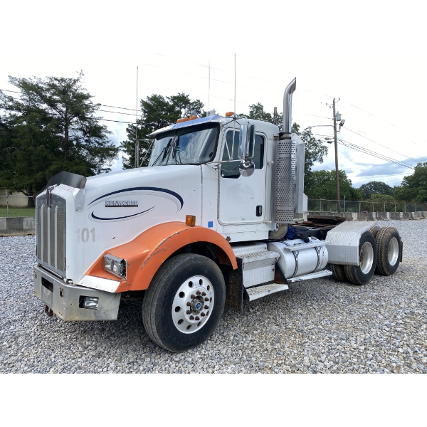 2005 KENWORTH T800 Day Cab Truck