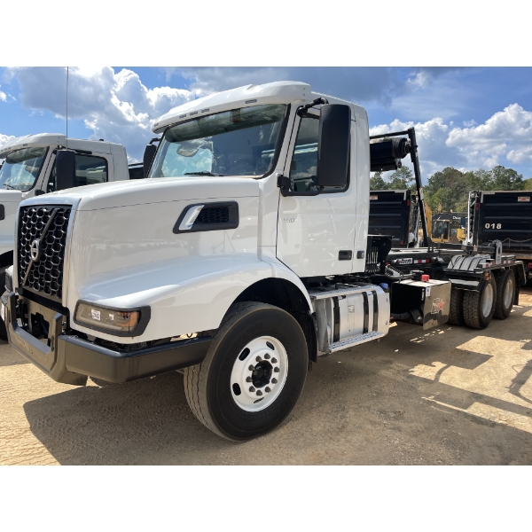 2024 VOLVO VHD Roll Off Truck