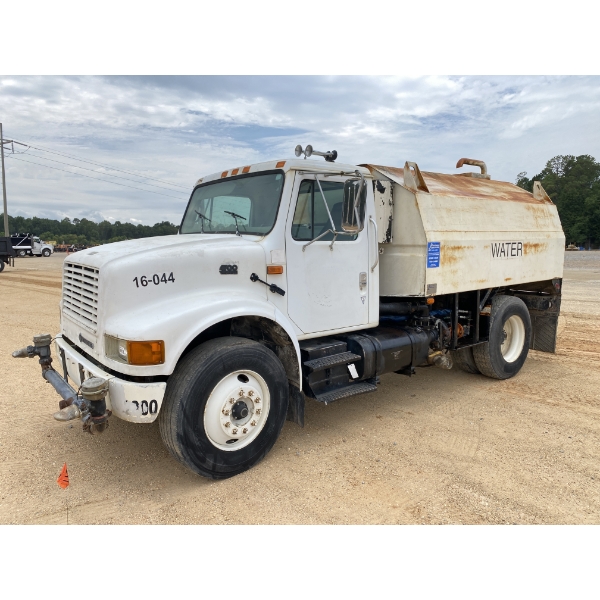 2000 INTERNATIONAL 4700 Water Truck