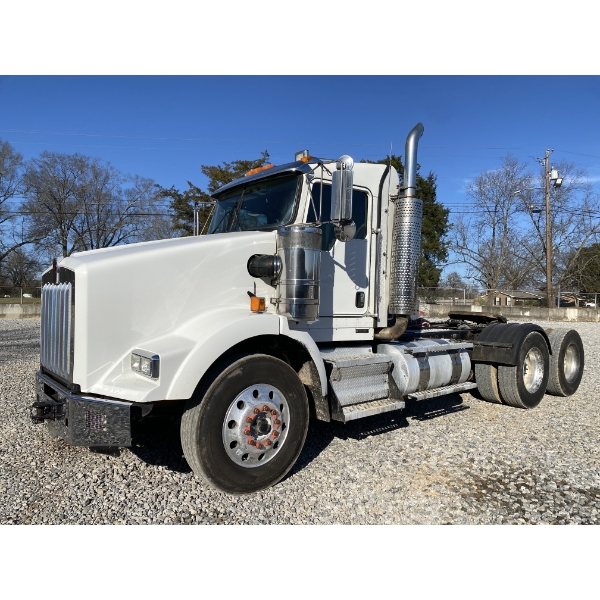 2016 KENWORTH T800 Day Cab Truck