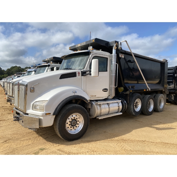 2017 KENWORTH T880 Dump Truck
