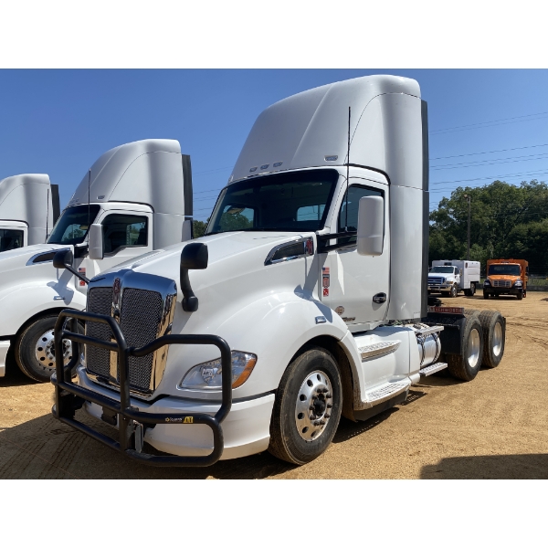 2021 KENWORTH T680 Day Cab Truck