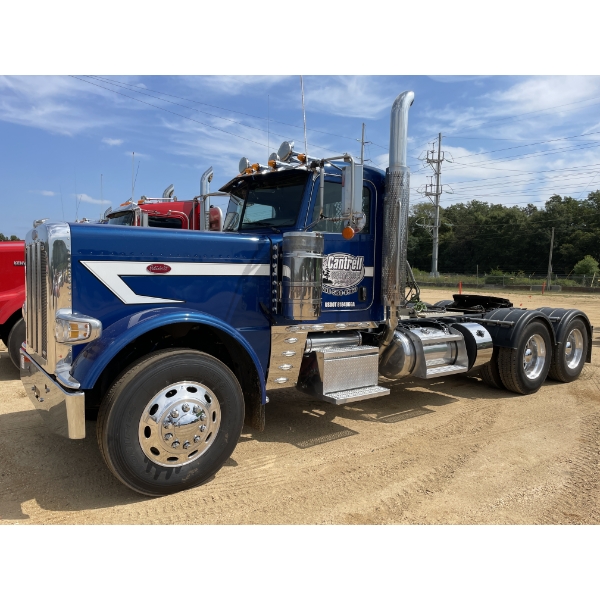 2022 PETERBILT 389 Day Cab Truck