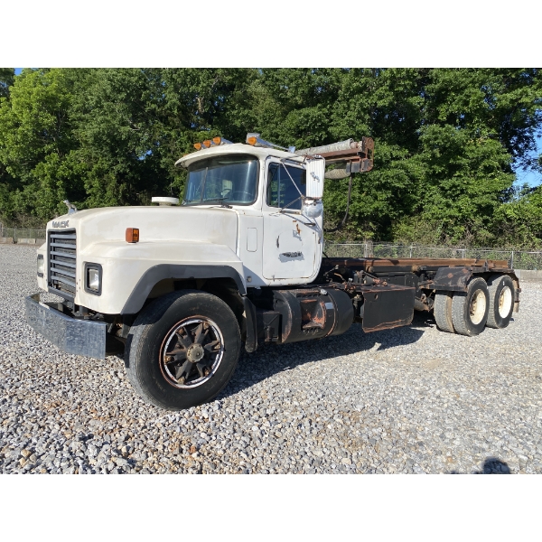 1998 MACK RD688S Roll Off Truck