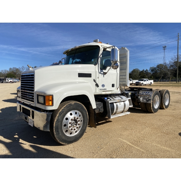 2016 MACK CHU613 Day Cab Truck