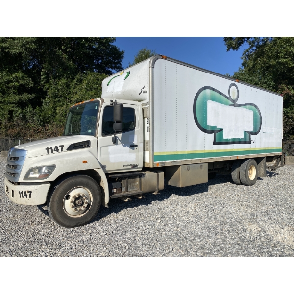 2014 HINO 268 Box Truck