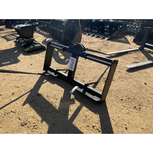 BALE SPEAR, fits skid steer loader
