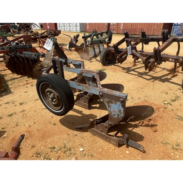 3 ROW BOTTOM PLOW