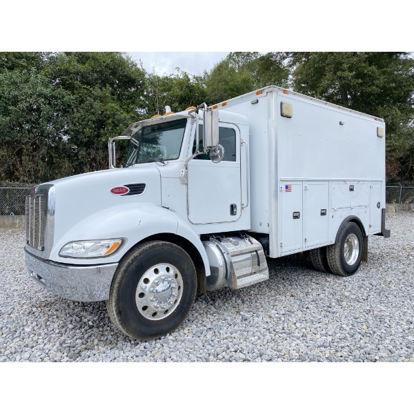 2009 PETERBILT 335 Fuel / Lube Truck