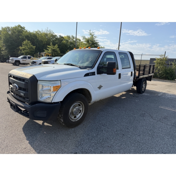 2013 FORD F250 XL Flatbed Truck