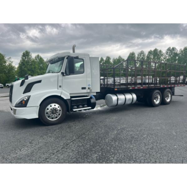 2017 VOLVO VN Flatbed Truck
