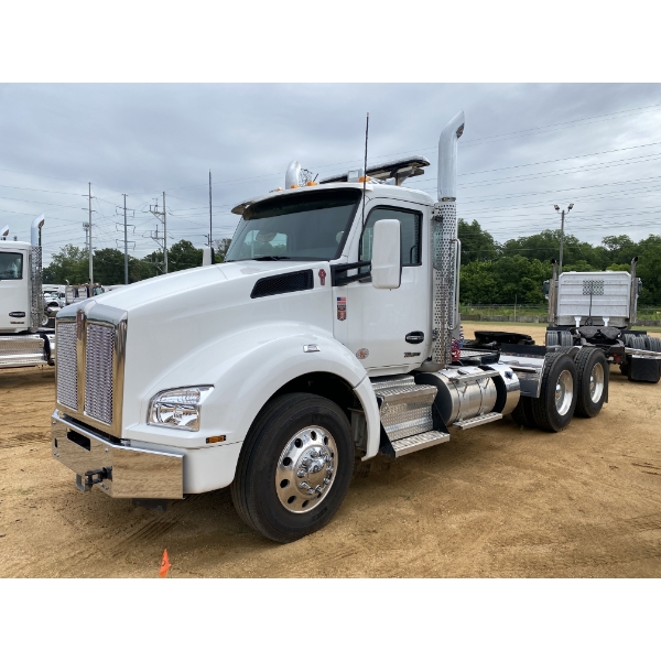 2024 KENWORTH T880 Day Cab Truck