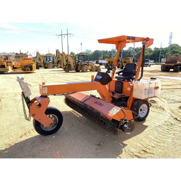 2020 LAYMOR SM300 Broom