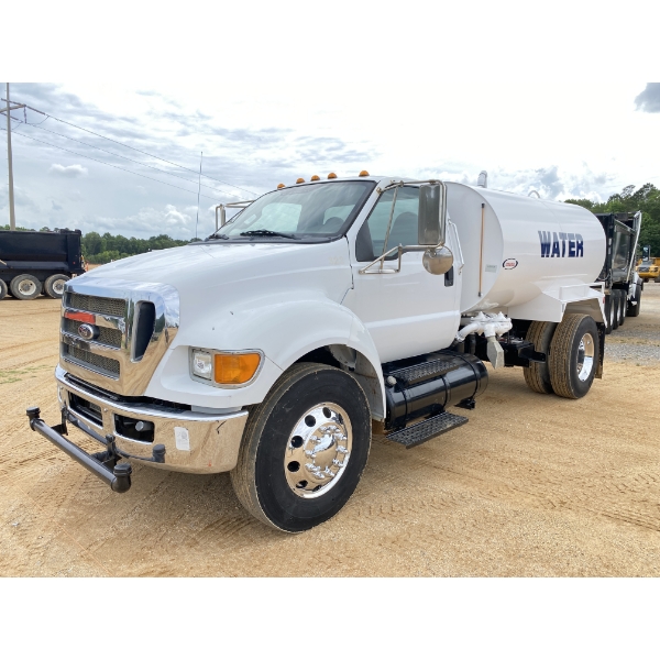 2013 FORD F750 Water Truck