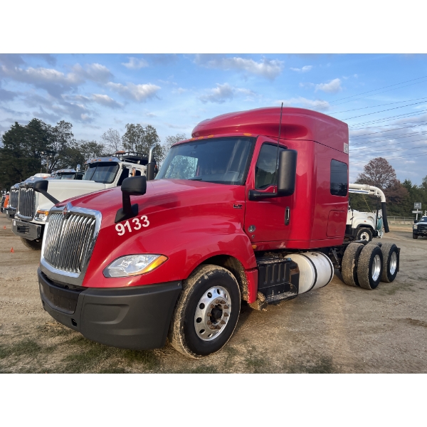 2019 INTERNATIONAL LT625 Sleeper Truck