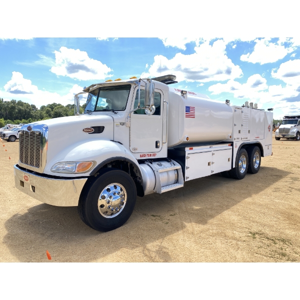 2012 PETERBILT 348 Fuel / Lube Truck