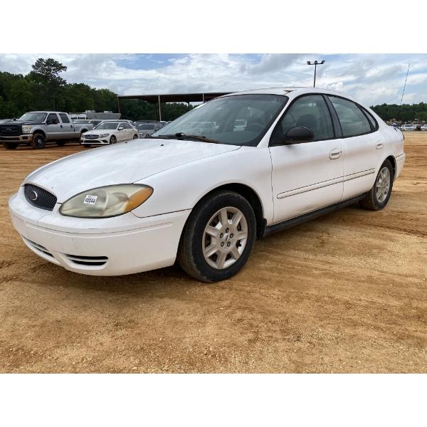 2005 FORD TAURUS Automobile