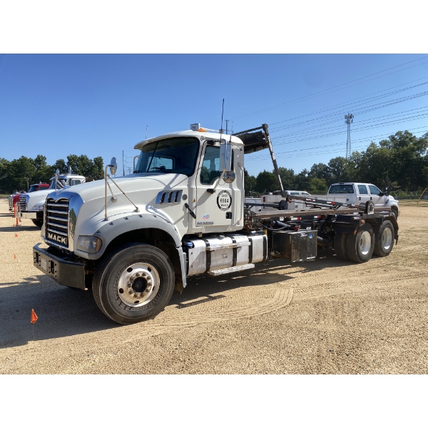2012 MACK GU713 Roll Off Truck