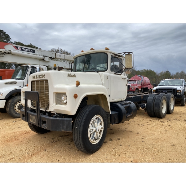 For Mack R 1991 1991 MACK RD690 SX Cab and Chassis Truck - J.M. Wood Auction Company, Inc.