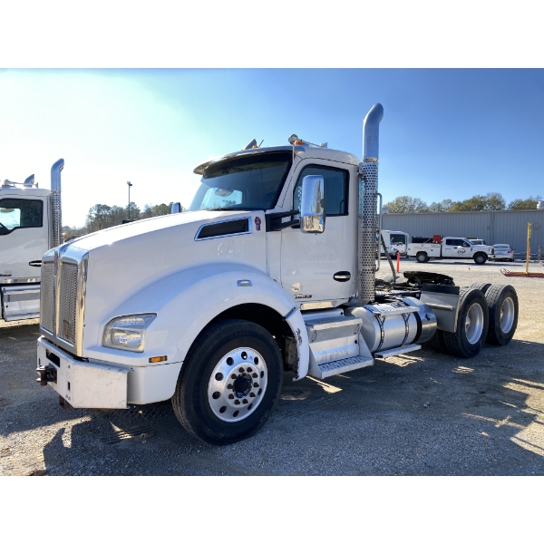 2020 KENWORTH T880 Day Cab Truck
