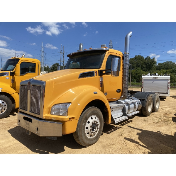 2021 KENWORTH T880 Day Cab Truck