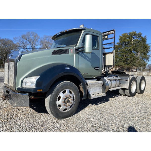 2016 KENWORTH T880 Day Cab Truck
