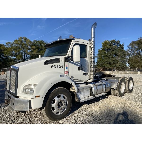 2016 KENWORTH T880 Day Cab Truck