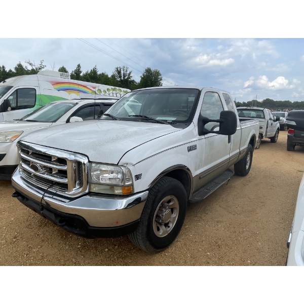 1999 FORD F250 LARIAT Pickup Truck