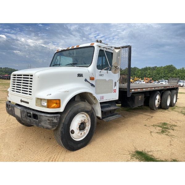 1999 INTERNATIONAL 4700 Flatbed Truck