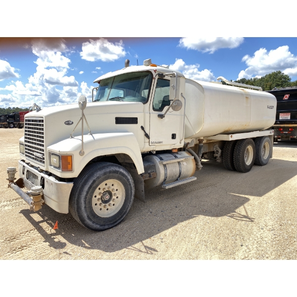2010 MACK CHU613 Water Truck