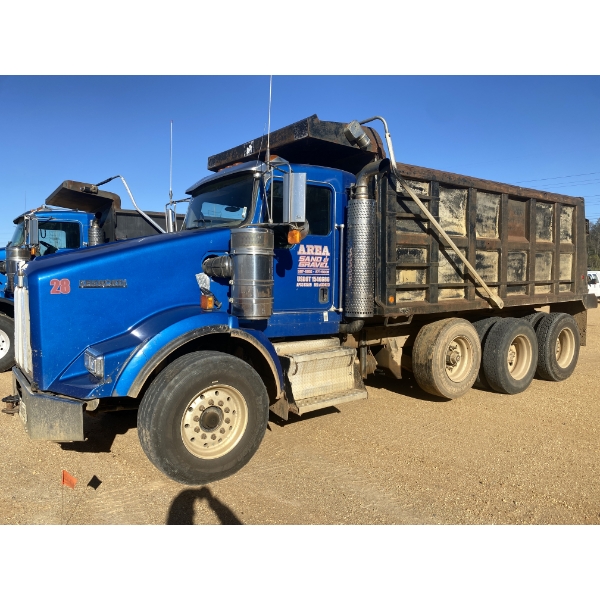 2015 KENWORTH T800 Dump Truck