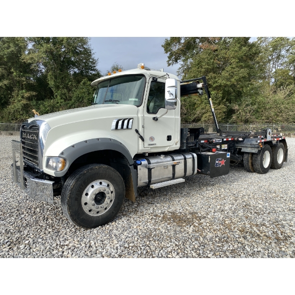 2022 MACK GR64F Roll Off Truck