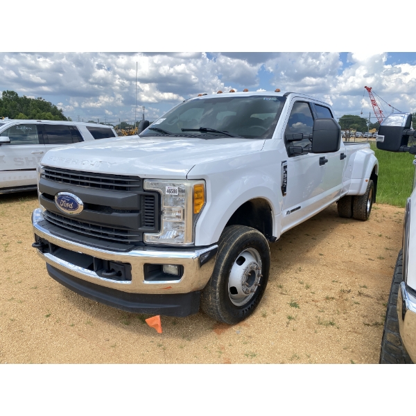 2017 FORD F350 XLT FX4 Pickup Truck
