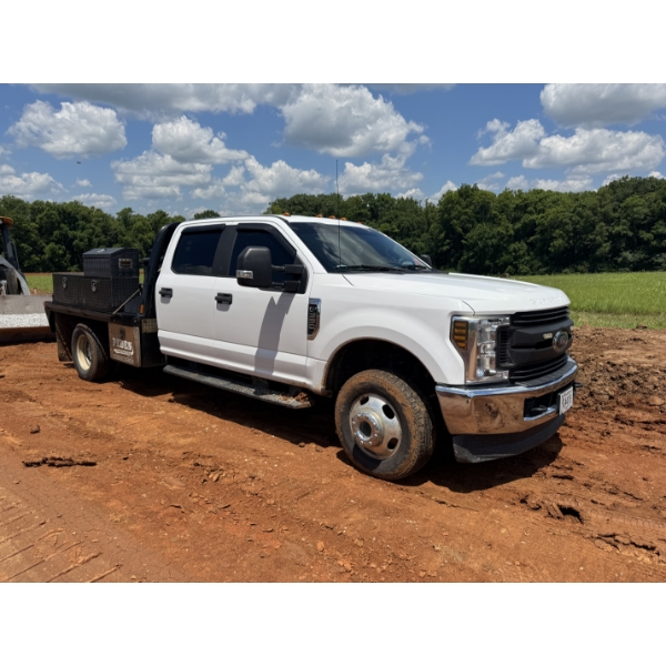 2018 FORD F350 XL Flatbed Truck