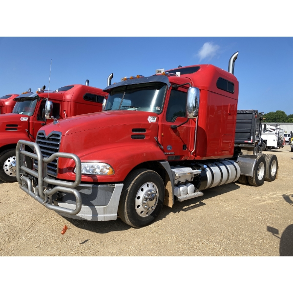 2013 MACK CXU613 Sleeper Truck
