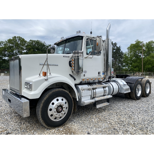 2019 WESTERN STAR 4900 SF Day Cab Truck