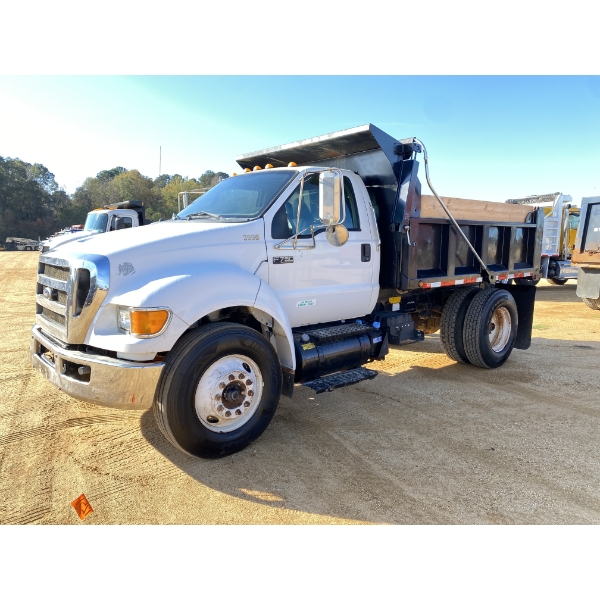 2011 FORD F750 XL Dump Truck