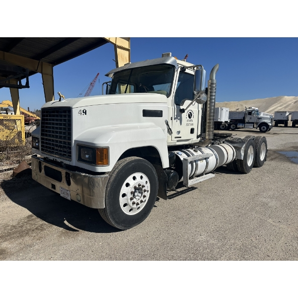 2020 MACK CHU613 Day Cab Truck